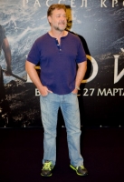 noah-moscow-premiere-32_400x600