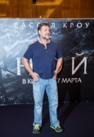 noah-moscow-premiere-43_400x600