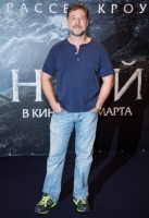 noah-moscow-premiere-47_400x600