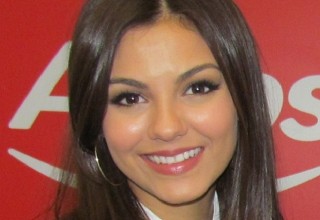 victoria justice fan signing argos london